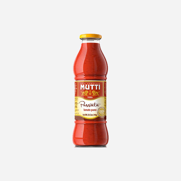 Mutti tomato passata 700g bottle